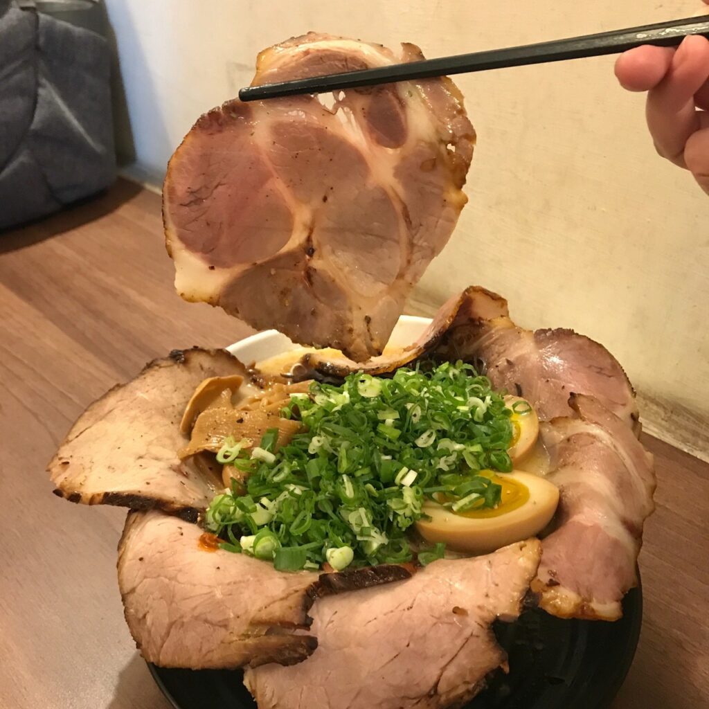 火曜二代目|超吸睛日系動漫風的平價攤車拉麵店! 浪花肉盛拉麵|柳川邊上|