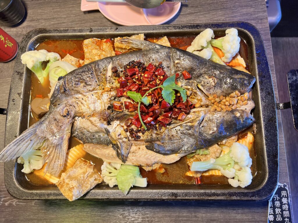 板橋重慶烤魚|水貨烤魚火鍋|重口味必吃的辣爽餐廳! 重慶香辣豆花烤魚|台北聚餐推薦