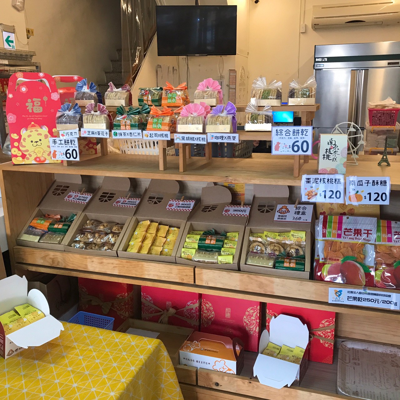 彰化五倍卷放大之旅|不只有高CP手工漢堡、30公分巨傘,復古旗袍更讓妳變身華燈初上女主角! 肯納兒烘焙坊