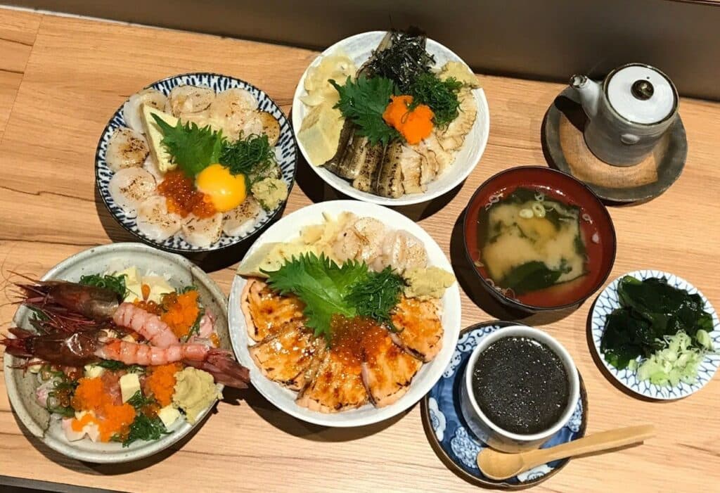 桃園一日遊|中壢市區親子古蹟景點/草泥馬、梅花鹿、水豚君一次擁有/巷弄內超人氣海鮮丼! 餐點