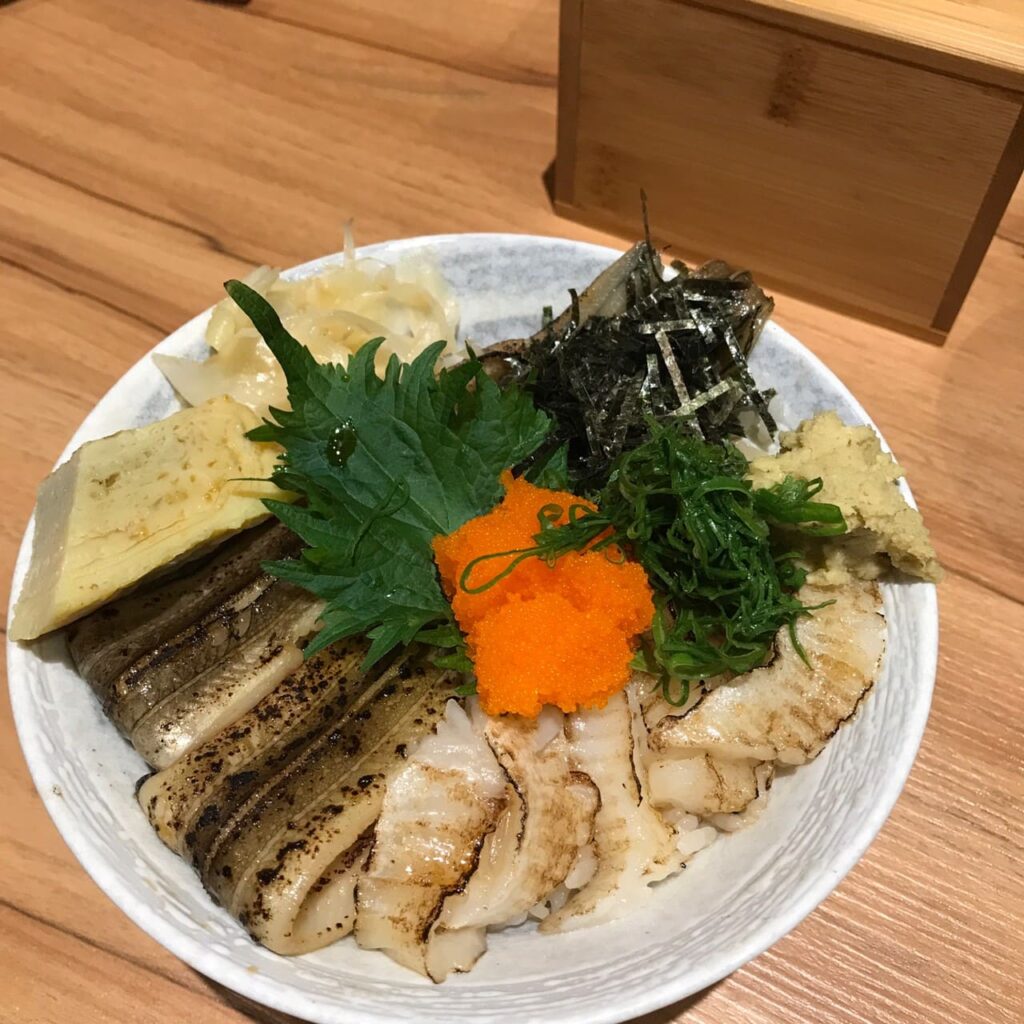 桃園一日遊|中壢市區親子古蹟景點/草泥馬、梅花鹿、水豚君一次擁有/巷弄內超人氣海鮮丼! 炙燒星鰻鰭邊肉丼