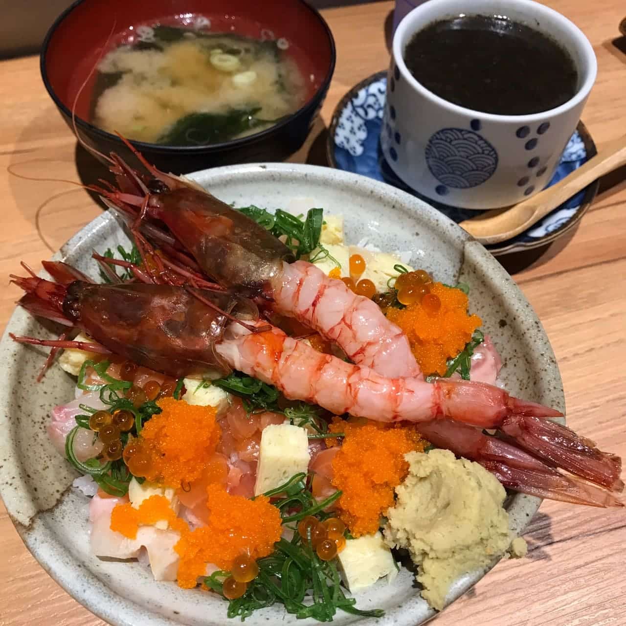 桃園一日遊|中壢市區親子古蹟景點/草泥馬、梅花鹿、水豚君一次擁有/巷弄內超人氣海鮮丼! 丁丁組合丼