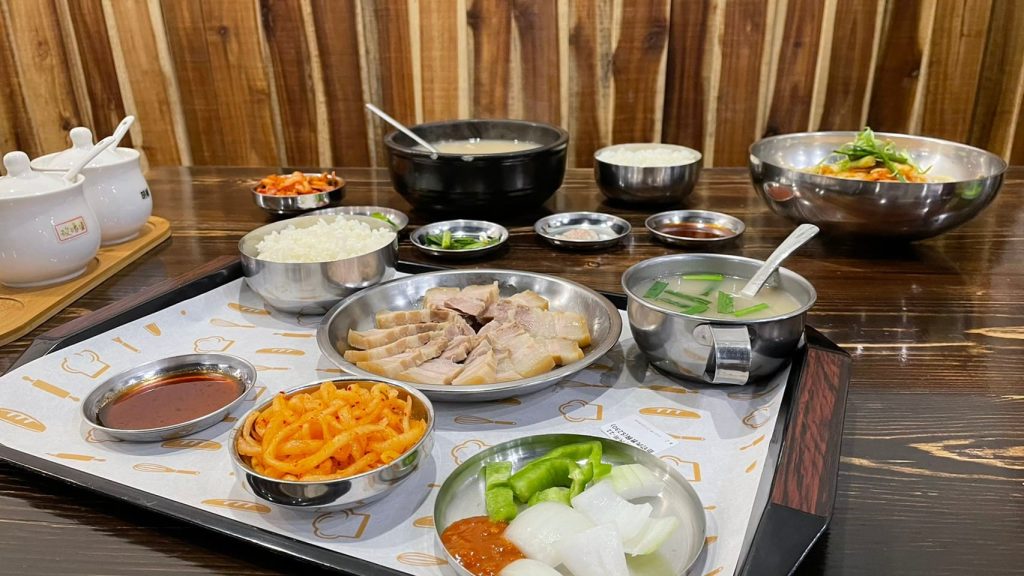 釜山特色小吃｜高雄新興區「小月豬肉湯飯」帶你一秒飛韓國！必吃炸血腸、白切豬五花