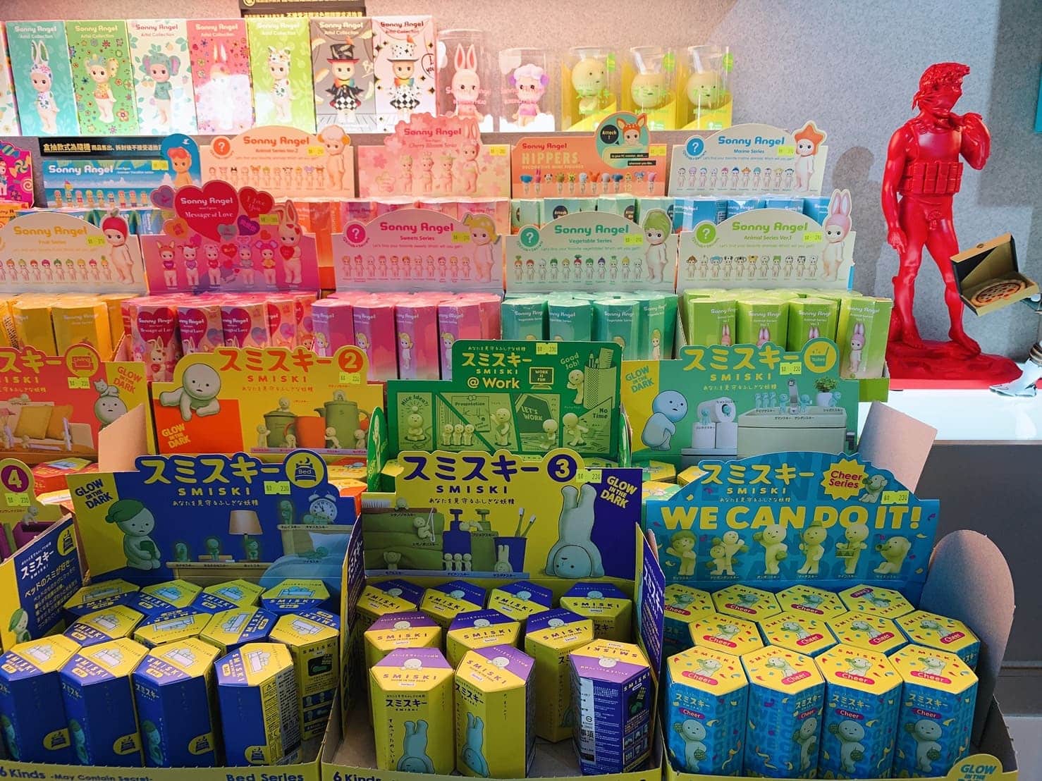 玩具電|神秘降落在草悟廣場帶你直擊超過2000件的玩具!在科技未來感的貨櫃小屋 玩具電