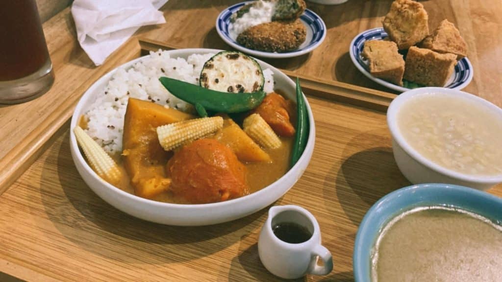台中西區半半食室|老宅裡飄蔬食香,純素手工早午餐,用蔬食開啟美好的一天! 叮咚News|分享新奇與樂趣
