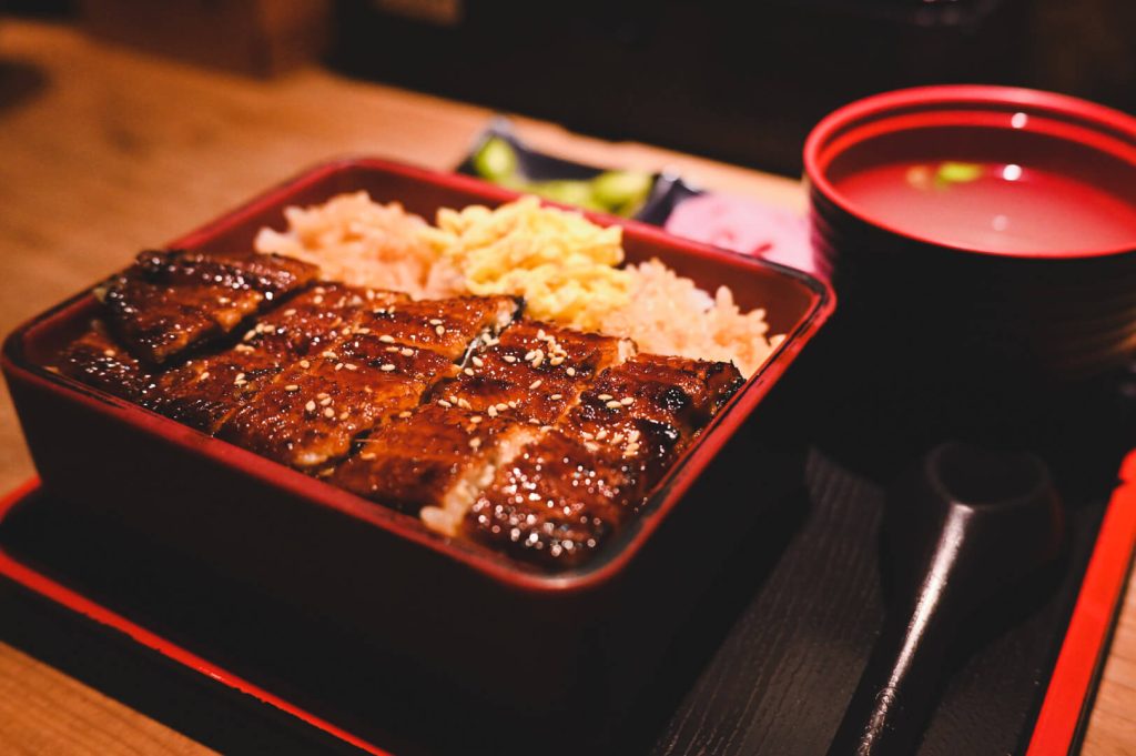 中壢美食|鰻慢來-承襲關東精神的碳烤鰻魚飯,活體現殺享受滿嘴新鮮 叮咚News|分享新奇與樂趣
