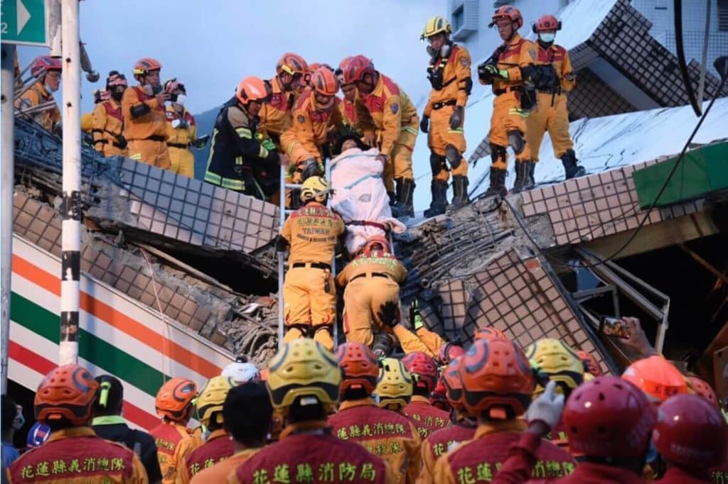 台灣正式進入「地震活躍期」 消防署:三動作保命 2022/9/18 花蓮強震,玉里大樓倒塌
