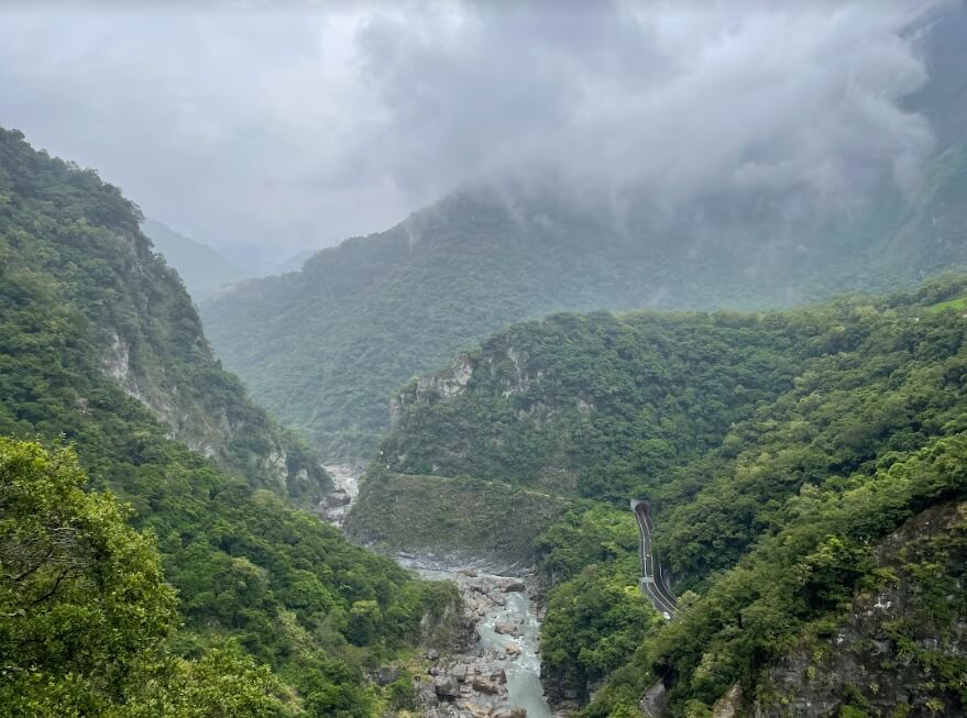 【花蓮兩天一夜】包山包海攻略大公開!台版紐西蘭餵動物、超人氣吊橋高空賞峽谷美景 叮咚News|分享新奇與樂趣