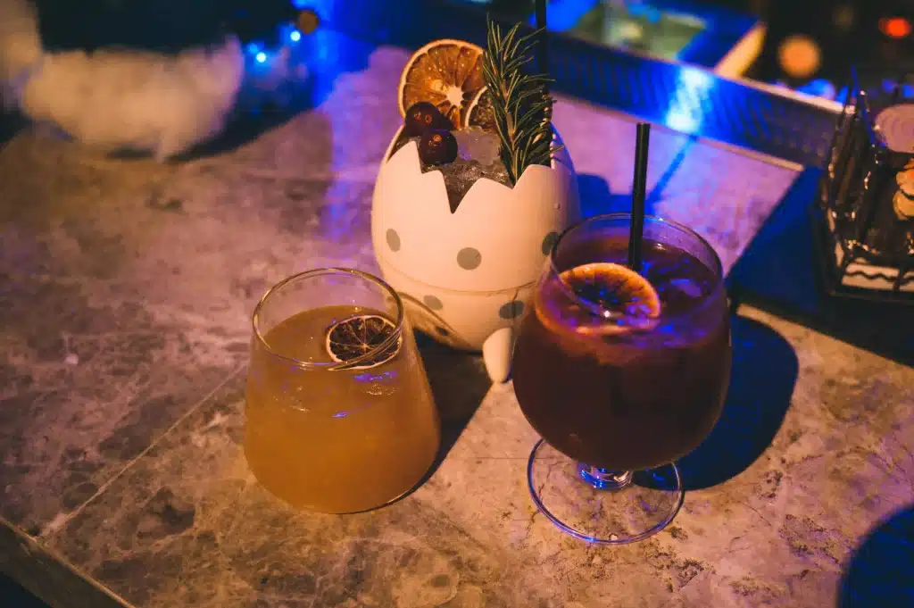 台中酒吧|微醺光廊WS:在落下的光束裡享受微醺,美食酒飲、音樂與沉浸式投影 台中酒吧|微醺光廊WS:在落下的光束裡享受微醺,美食酒飲、音樂與沉浸式投影打造五感饗宴