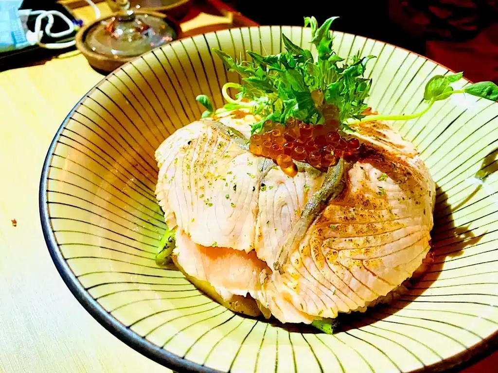 叮咚News｜分享新奇與樂趣 - 圖15，香炒洋蔥煙燻鮭魚親子井飯