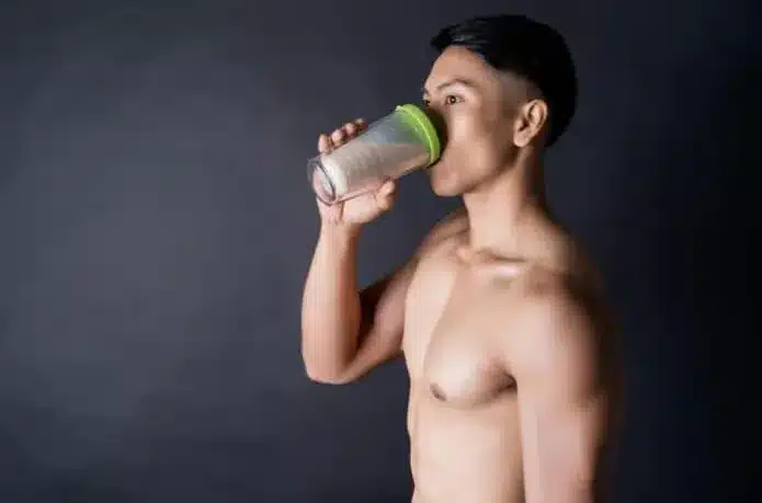 叮咚News｜分享新奇與樂趣 - 圖1，飲用乳清蛋白示意圖／Photo by
