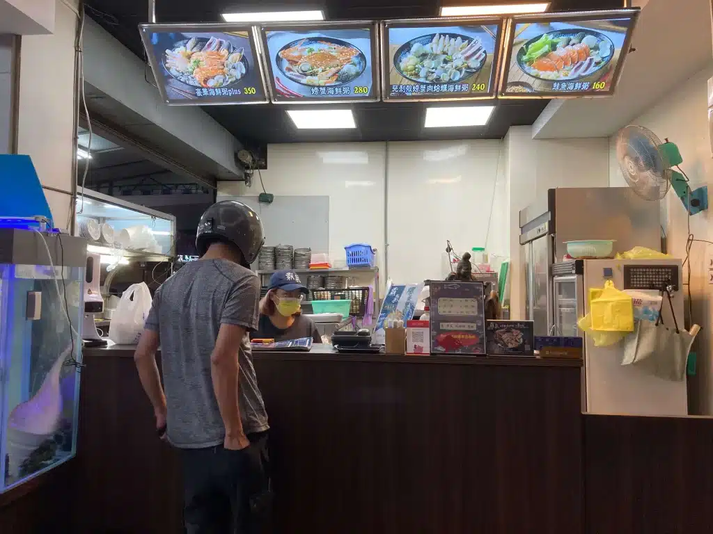 【大里美食】高CP值「霸氣螃蟹海鮮粥」,滿滿海鮮讓你一吃上癮! 叮咚News|分享新奇與樂趣