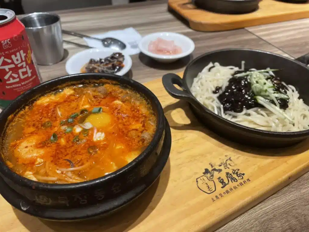 高雄韓式料理推薦|北村豆腐家,豆腐鍋+拌飯DIY超值set,吃完還有霜淇淋! 6 叮咚News|分享新奇與樂趣 - 韓式大將牛豆腐鍋