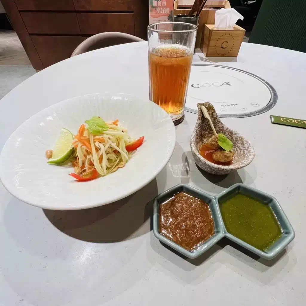COCA泰式火鍋 | 東南亞風味特濃鍋底！青咖哩、椰奶、冬陰功、香茅湯頭帶你深入泰國