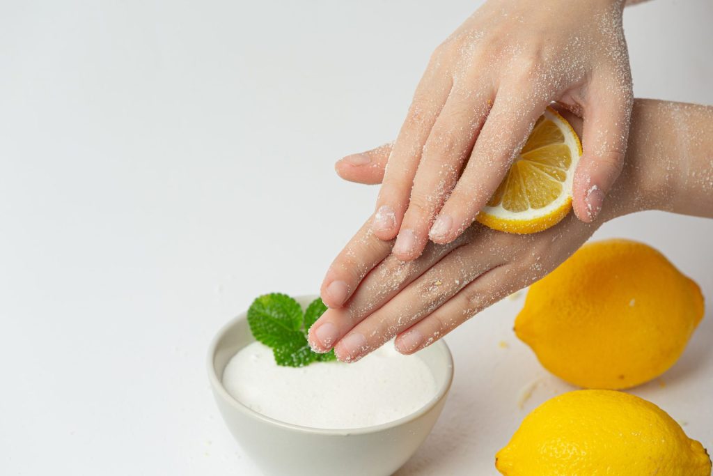 叮咚News｜分享新奇與樂趣 - young woman applying natural lemon scrub hands against white surface 1