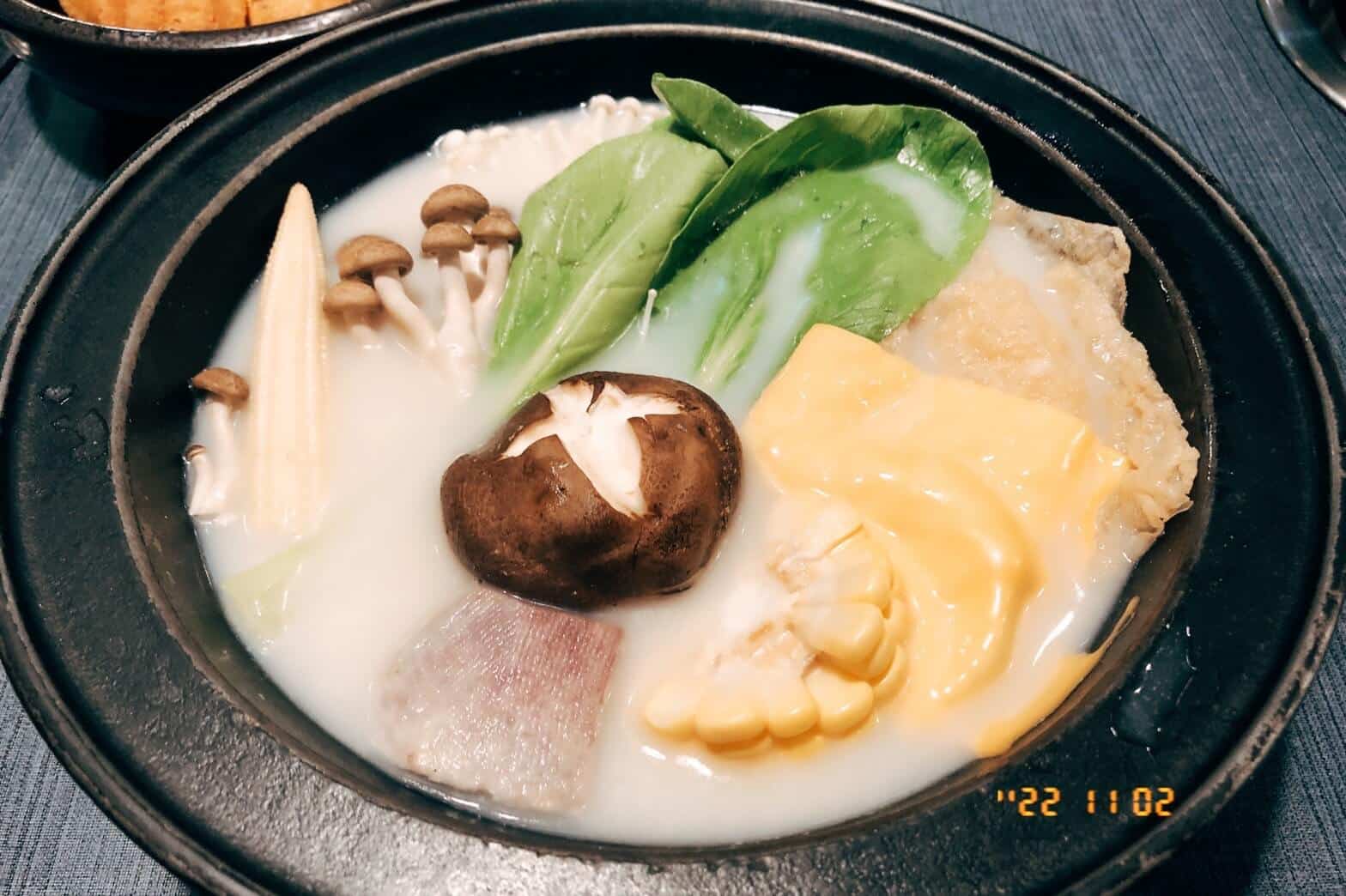 【台中小火鍋推薦】敝姓鍋|獨家特色湯底「起司牛奶鍋」,高大牧場鮮奶加好加滿! 15 叮咚News|分享新奇與樂趣 - 圖15 起司牛奶素食鍋