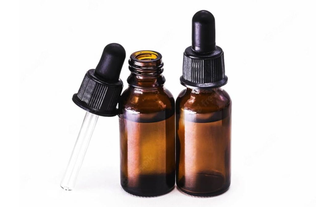 眼皮出油怎麼辦?6個拯救眼妝暈染脫妝的實用方法 眼瞼塗抹控油精華
