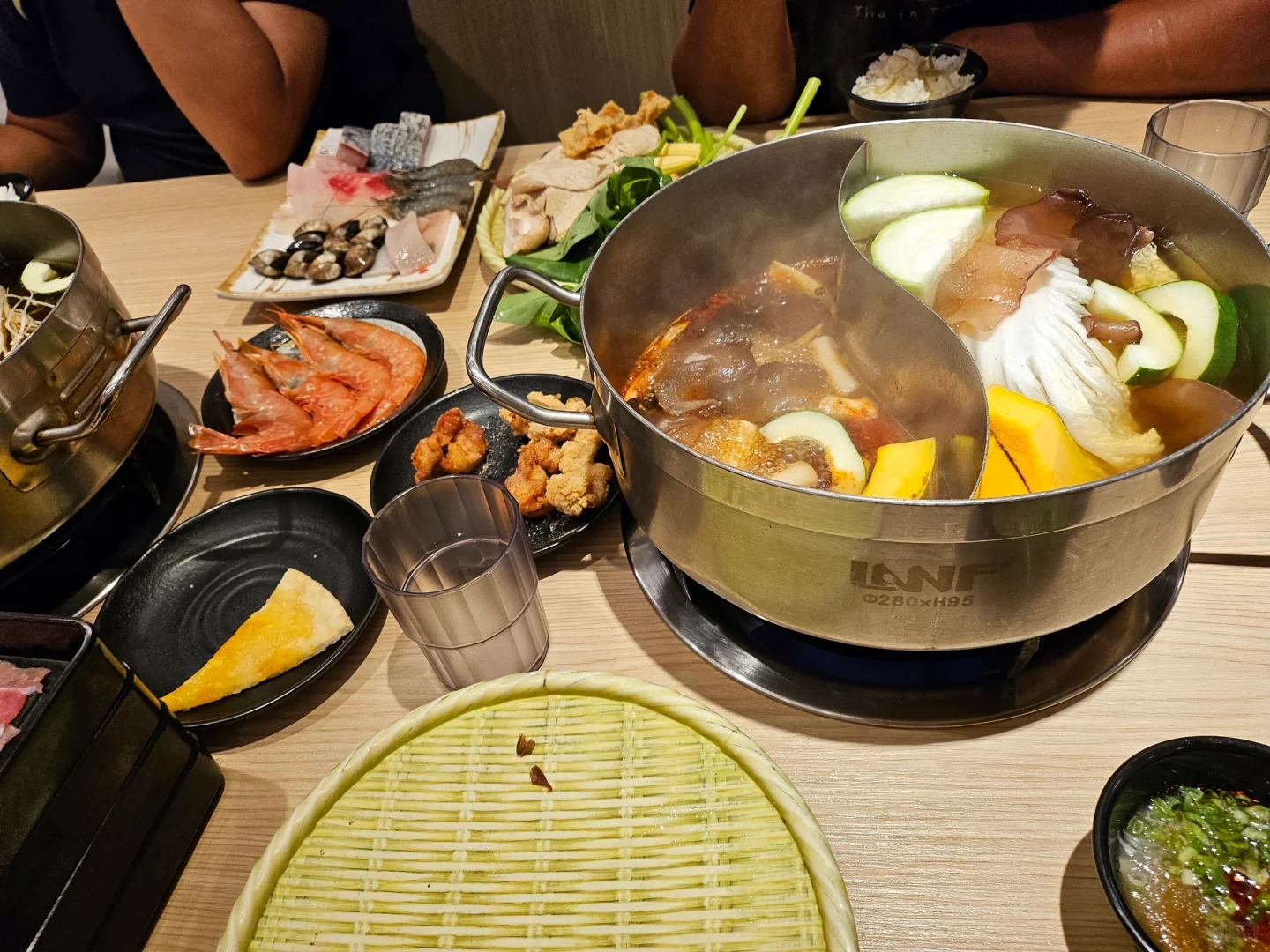 真吃評價 14間台中火鍋推薦|小編掏錢幫大家踩雷,測評到底好不好吃,吃到飽、麻辣鍋、石頭鍋、異國風味樣樣俱備(2025更新版) 叮咚News|分享新奇與樂趣