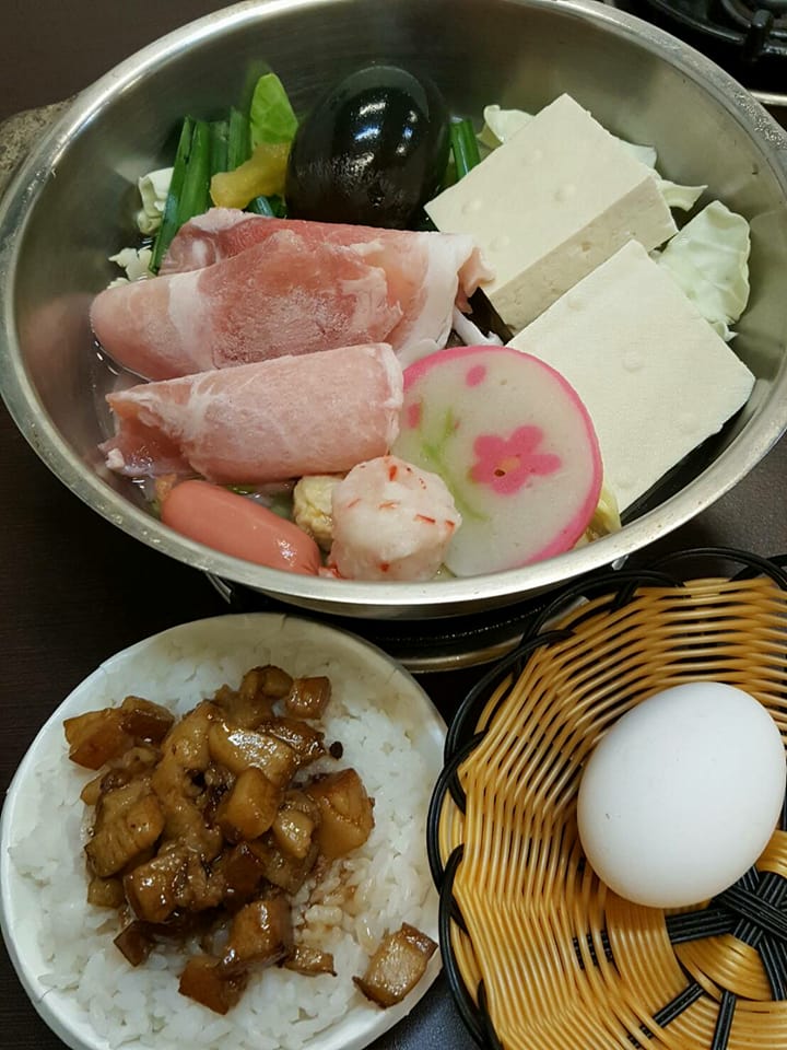 8間桃園小火鍋推薦|唸書4年吃了數十遍的美味,性價比超高的在地美食、吃到飽、麻辣、起司牛奶、酸菜白肉都有(2025更新版) 桃園火鍋:丑霸臭臭鍋