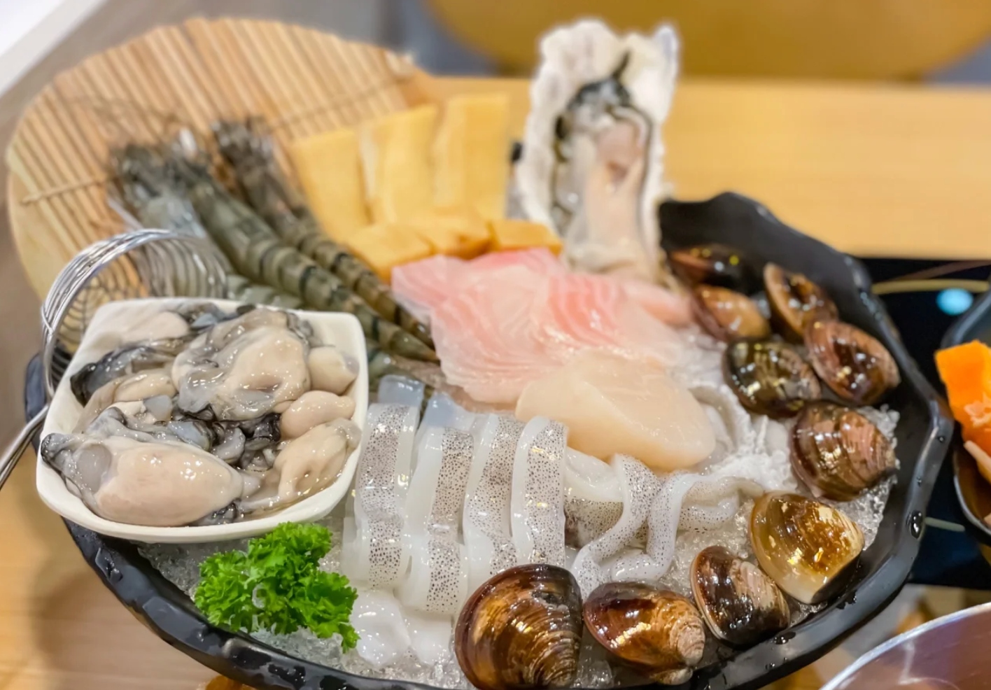 8間桃園小火鍋推薦|唸書4年吃了數十遍的美味,性價比超高的在地美食、吃到飽、麻辣、起司牛奶、酸菜白肉都有(2025更新版) 桃園 山崎昆布鍋物