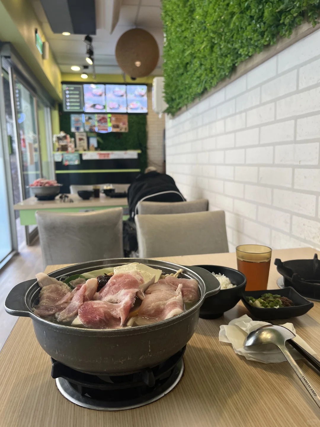 8間桃園小火鍋推薦|唸書4年吃了數十遍的美味,性價比超高的在地美食、吃到飽、麻辣、起司牛奶、酸菜白肉都有(2025更新版) 鍋賣局