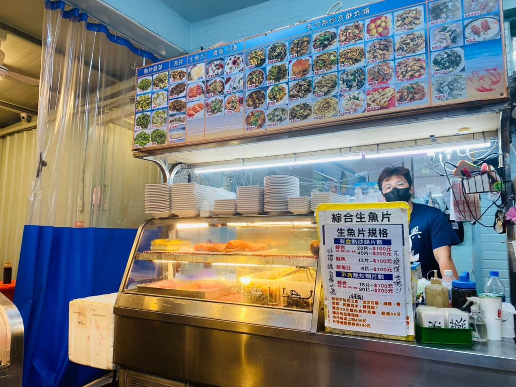 『阿興生魚片』後壁湖美食|百元綜合生魚片、必點奶油辣泡蝦,超豐富海鮮讓你飽到天靈蓋! 活海產區