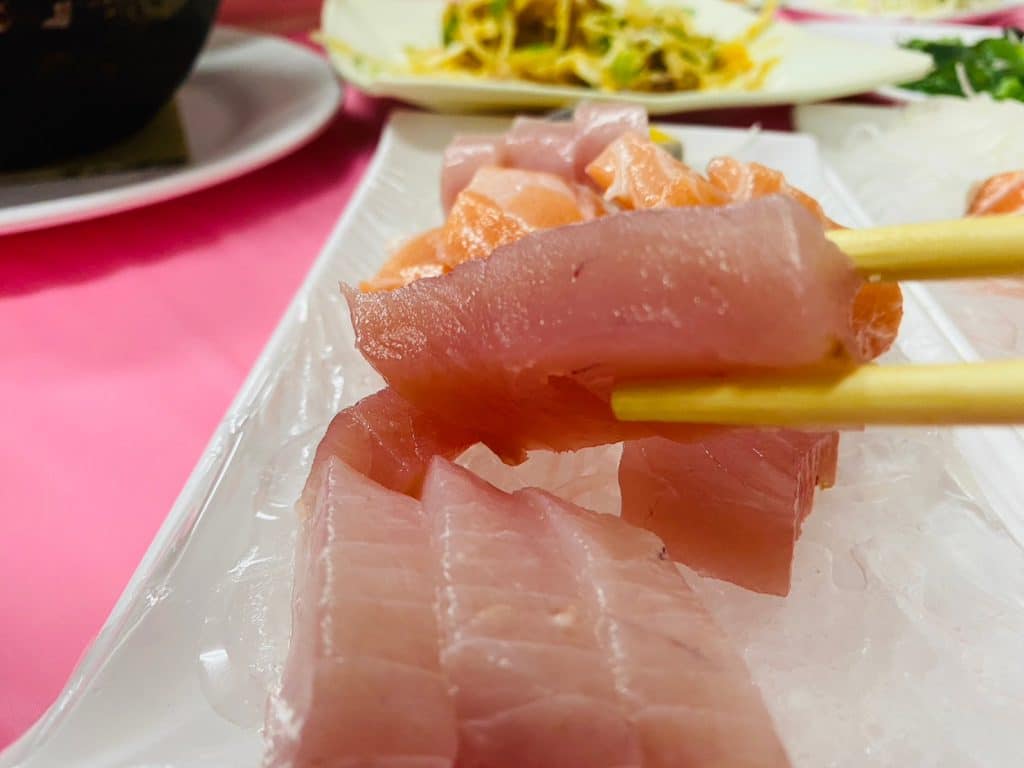 『阿興生魚片』後壁湖美食|百元綜合生魚片、必點奶油辣泡蝦,超豐富海鮮讓你飽到天靈蓋! 阿興生魚片