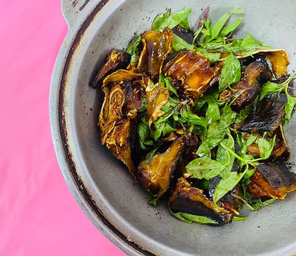 『阿興生魚片』後壁湖美食|百元綜合生魚片、必點奶油辣泡蝦,超豐富海鮮讓你飽到天靈蓋! 三杯海鰻