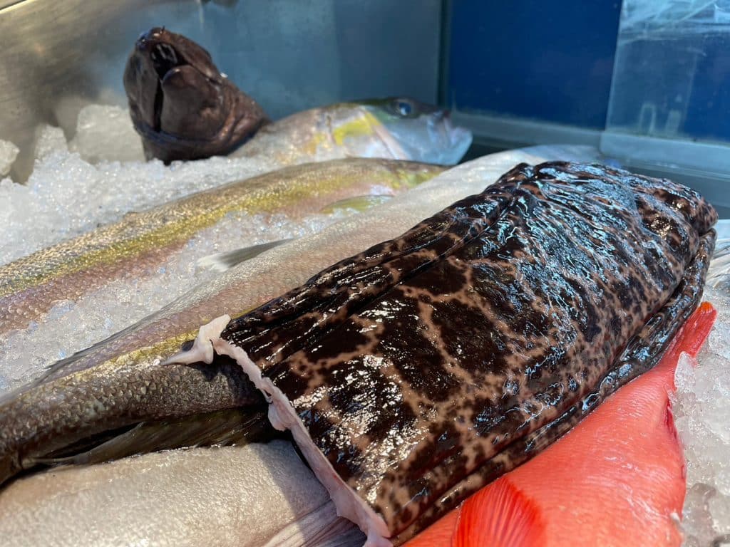 『阿興生魚片』後壁湖美食|百元綜合生魚片、必點奶油辣泡蝦,超豐富海鮮讓你飽到天靈蓋! 海鰻