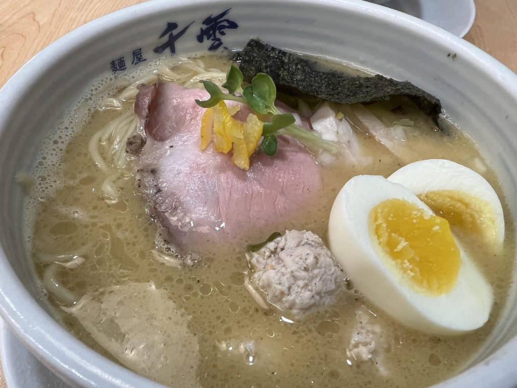 麵屋 千雲 Chikumo 開箱評價|雞白湯拉麵 |台北中山區宵夜拉麵 叮咚News|分享新奇與樂趣