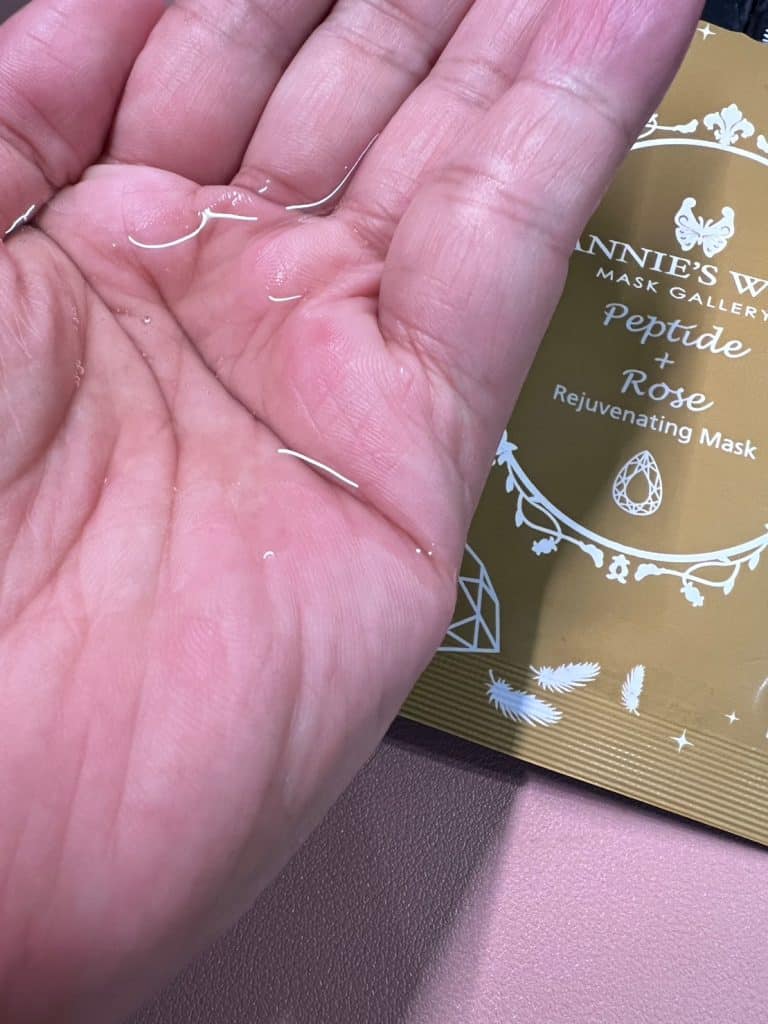 叮咚News｜分享新奇與樂趣 - 圖13 面膜袋子中還留下許多精華液，不要浪費可以拿來塗抹身體或脖子