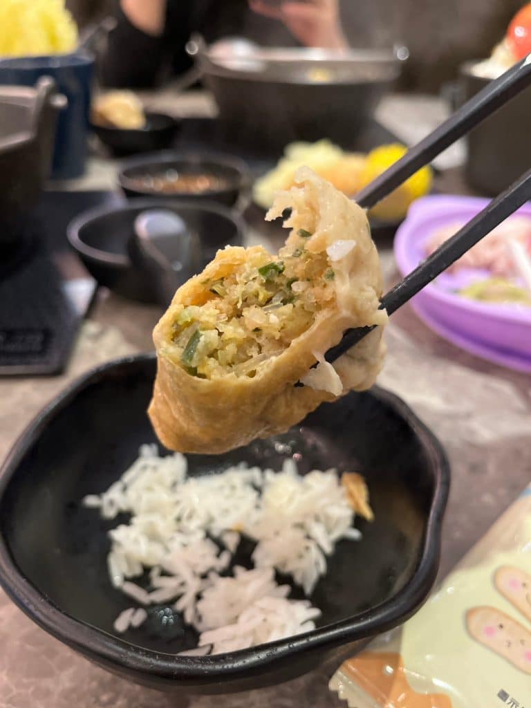 【台中北區火鍋】泰丘鍋物|台中一中愛廣場、泰式網美火鍋吃到飽! 13 叮咚News|分享新奇與樂趣 - 圖13右 泰式鍋物阿給 By Hsuan