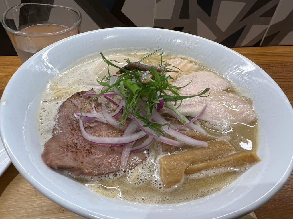 麵屋德家 開箱評價|牛肝菌雞貝鹽味拉麵|2023新上榜拉麵排隊名店|台北捷運美食推薦 台北中山區拉麵 叮咚News|分享新奇與樂趣