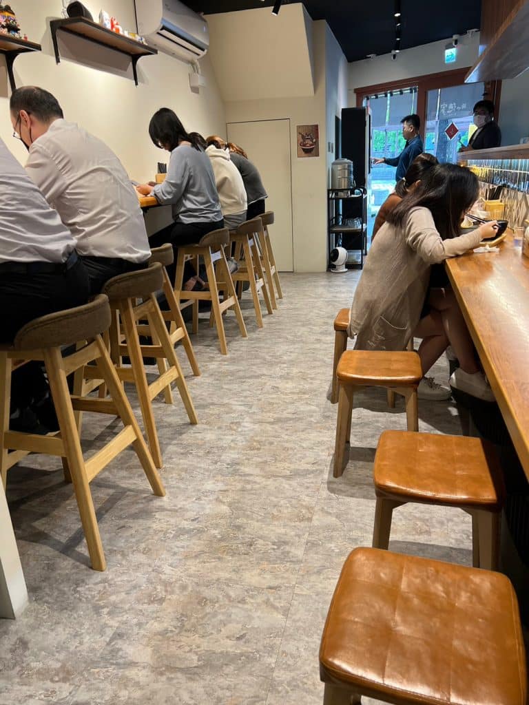 麵屋德家 開箱評價|牛肝菌雞貝鹽味拉麵|2023新上榜拉麵排隊名店|台北捷運美食推薦 台北中山區拉麵 叮咚News|分享新奇與樂趣