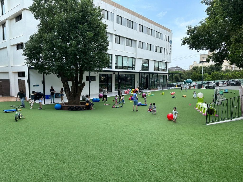 台中沙鹿親子餐廳|想窩11餐旅館|室內戶外遊戲區超好玩,充滿歡樂,菜單、評論、開箱一次看 叮咚News|分享新奇與樂趣