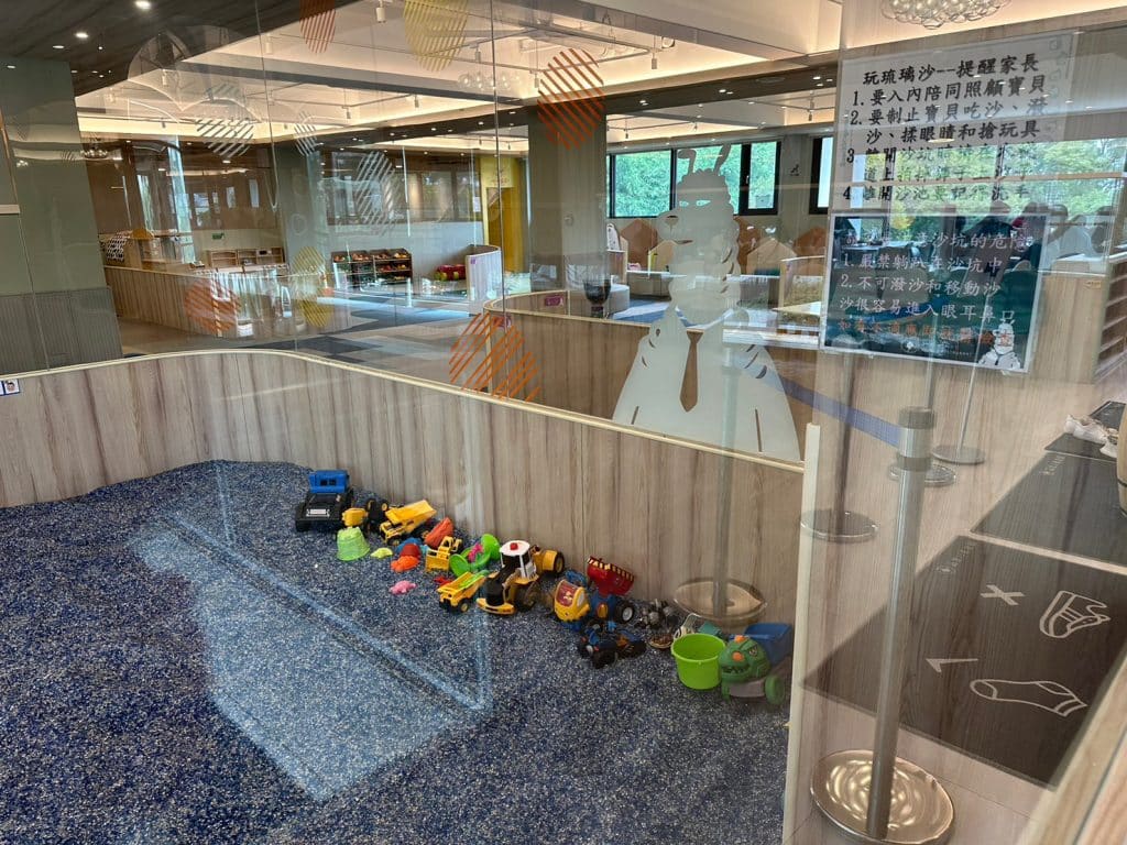 台中沙鹿親子餐廳|想窩11餐旅館|室內戶外遊戲區超好玩,充滿歡樂,菜單、評論、開箱一次看 叮咚News|分享新奇與樂趣