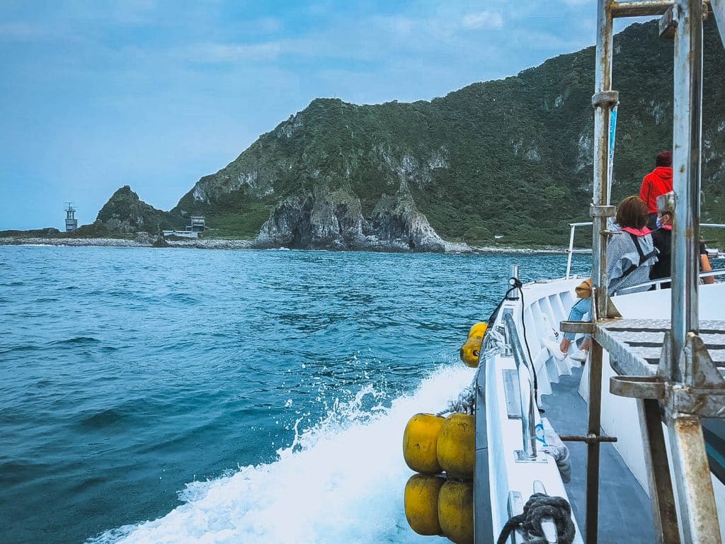 【基隆景點】基隆嶼登島|2025 開放日期、行程預約、費用多少 叮咚News|分享新奇與樂趣