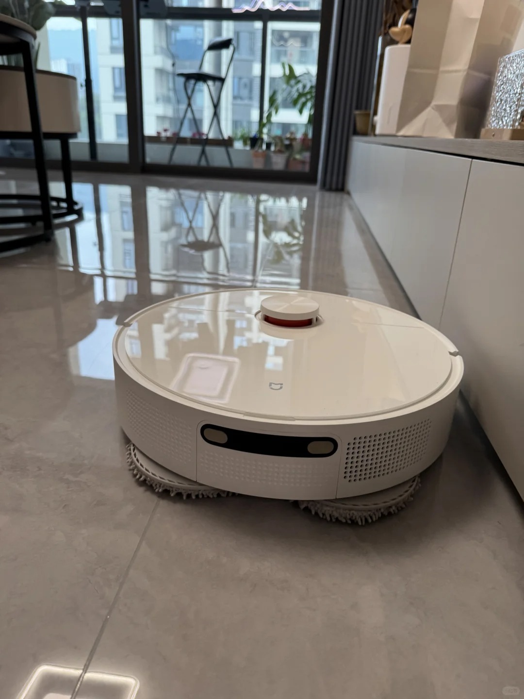 買掃地機器人要注意許多細節：導航、吸力、續航、噪音、機動性、清潔等