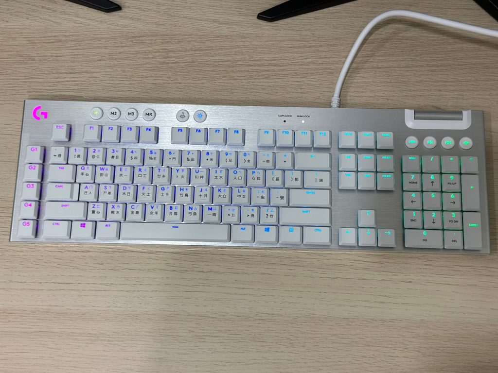 【羅技logitech鍵盤開箱】G813機械式鍵盤評測:美感與極致精準打擊感受 叮咚News|分享新奇與樂趣
