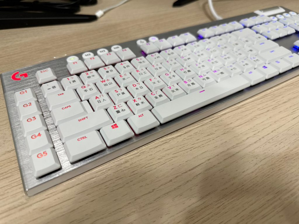 【羅技logitech鍵盤開箱】G813機械式鍵盤評測:美感與極致精準打擊感受 叮咚News|分享新奇與樂趣
