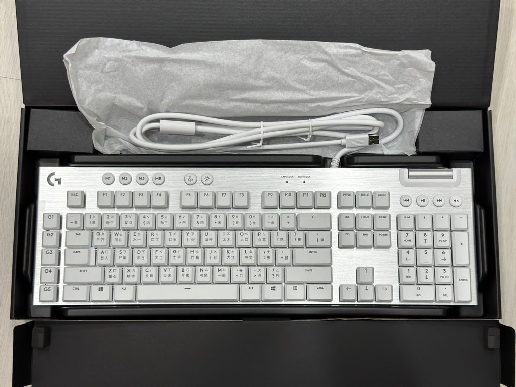 【羅技logitech鍵盤開箱】G813機械式鍵盤評測:美感與極致精準打擊感受 叮咚News|分享新奇與樂趣