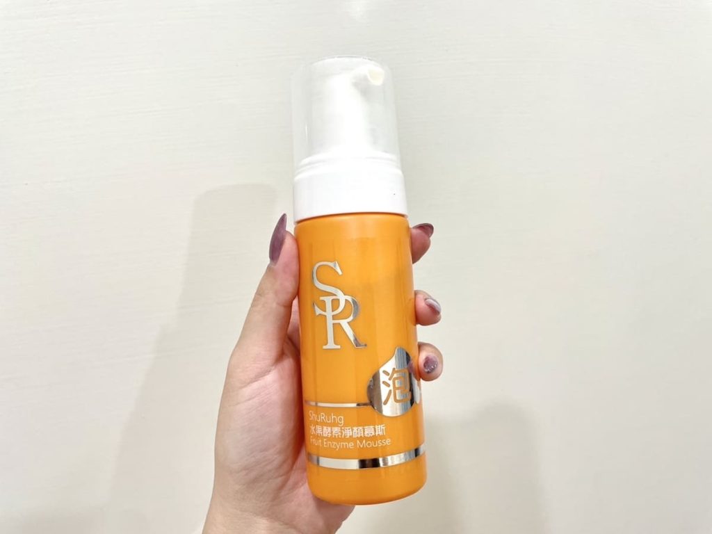 便宜又好用的SR深層卸妝水、SR水果酵素淨顏慕斯推薦!素顏美人就從臉部清潔開始! SR水果酵素淨顏慕斯