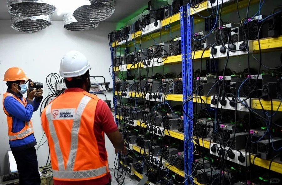 UPS不斷電系統推薦|優質廠商與熱銷款,交易機器人、時實備份、AI內容創造、影音輸出、遊戲伺服器、挖礦必備 UPS不斷電系統適用於各種場合用途與產業