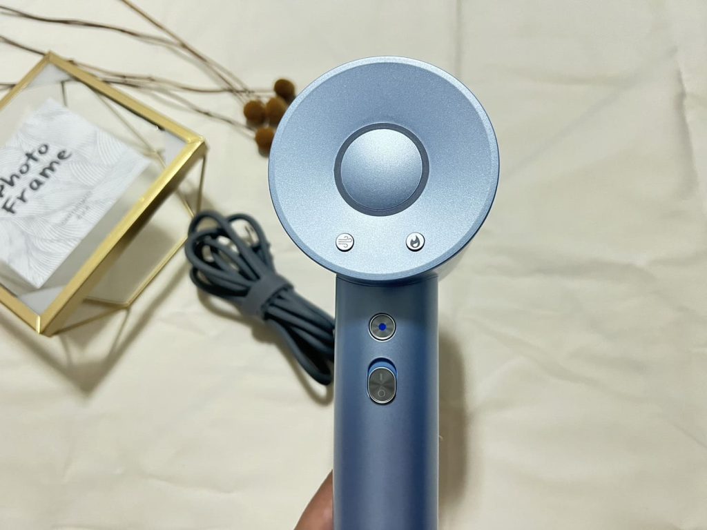 晴鑫科技高速負離子吹風機|開箱評價:必買沙龍等級吹風機,輕鬆擁有髮絲柔潤光澤 晴鑫科技高速負離子吹風機-功能開關