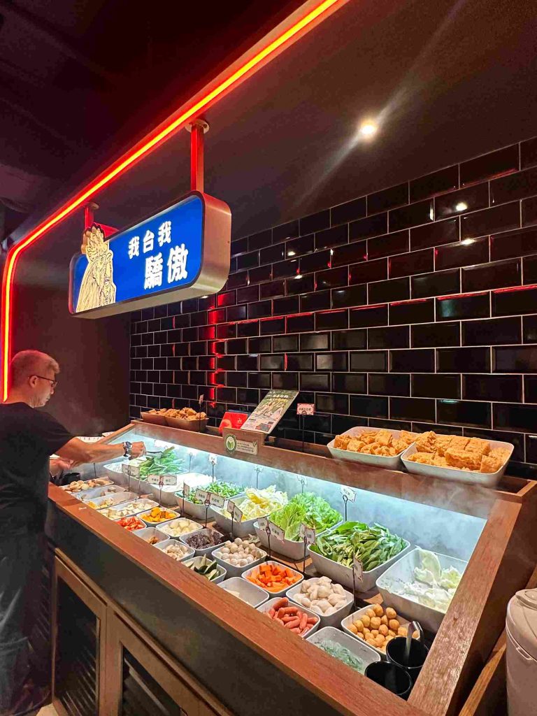 尬鍋台式潮鍋開箱|菜單、訂位,$300 起就能吃到飽的高 CP 值火鍋!台北火鍋 尬鍋