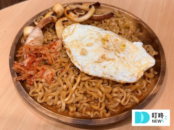【韓國辣雞麵】韓國辣雞麵開箱評價!口味、價格、試吃心得一次看完! 辣雞肉鐵板炒麵|起司風味