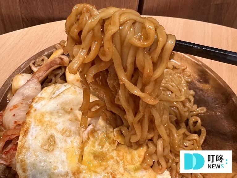 【韓國辣雞麵】韓國辣雞麵開箱評價!口味、價格、試吃心得一次看完! 辣雞肉鐵板炒麵|起司風味