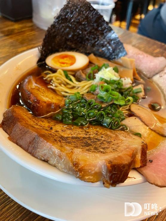 東京醬油拉麵超級丸|評論、菜單!台中廣三sogo美食,1.5公分的厚叉燒,排隊必吃拉麵推薦! 東京醬油拉麵超級丸