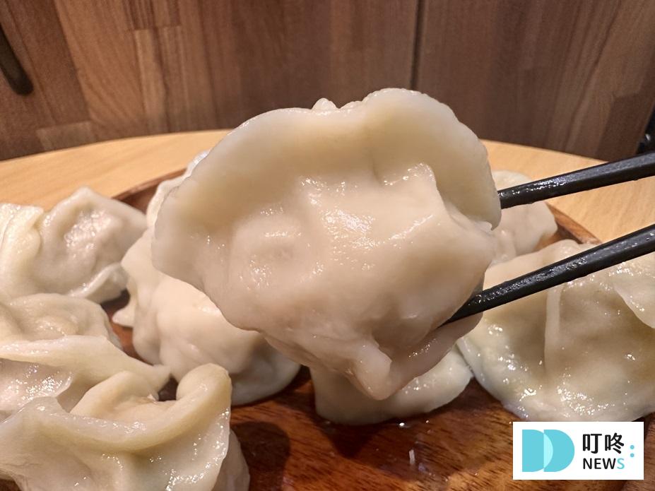 【曾餃子】冷凍水餃開箱:用料扎實、湯汁四溢的爆漿豬肉水餃真心大推! 曾餃子單拍
