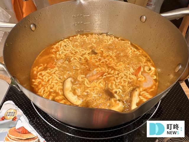 【不倒翁泡麵系列】開箱測評(附實拍圖)!原味金拉麵、起司、泡菜、韓式冬粉超完整試吃評價! 不倒翁泡菜拉麵烹煮